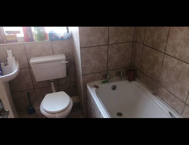 1 BEDROOM FLAT SOLD IN ELANDSHEUWEL